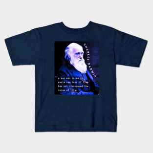 Charles Darwin portrait and quote: A man who dares to waste one hour of time has not discovered the value of life. Kids T-Shirt